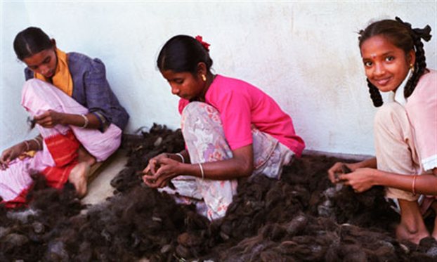 Πάμπτωχες γυναίκες πουλούν τα μαλλιά τους για... «εξτένσιον», - Φωτογραφία 1
