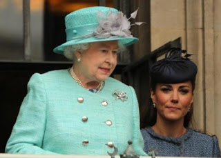 Η βασίλισσα Ελισάβετ και η Kate Middleton στην χειμερινή συλλογή της Essie! - Φωτογραφία 1