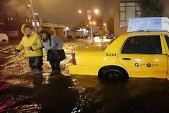 14 νεκροί από τον τυφώνα Sandy - Δυο παιδιά ανάμεσα στους - Απίστευτες εικόνες καταστροφής – Φόβοι για τον πυρηνικό σταθμό του Νιου Τζέρσεϊ