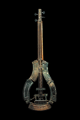 Μουσικά όργανα φτιαγμένα από… όπλα! (ΦΩΤΟ) - Φωτογραφία 4