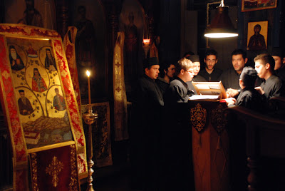 2128 - Αγρυπνία προς τιμήν των πέντε Αγίων Αθωνιάδος Ακαδημίας - Φωτογραφία 2