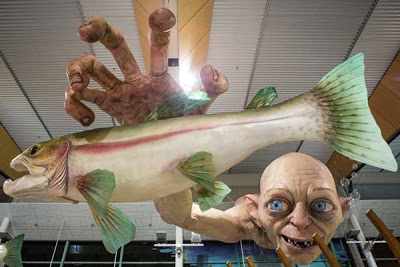 Ο Gollum «καταλαμβάνει» αεροδρόμιο στη Νέα Ζηλανδία - Φωτογραφία 5