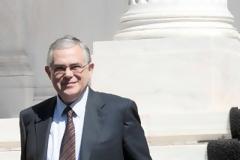 Λουκάς Παπαδήμος: Η σκοτεινή πλευρά του δοτού πρωθυπουργού