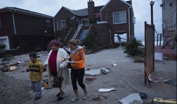 Καταστροφή και πένθος μετά τη Sandy – 48 οι νεκροί, φόβοι πως θα αυξηθεί ο απολογισμός – Τι άφησε πίσω του ο τυφώνας - Φωτογραφία 2