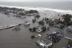 Καταστροφή και πένθος μετά τη Sandy – 48 οι νεκροί, φόβοι πως θα αυξηθεί ο απολογισμός – Τι άφησε πίσω του ο τυφώνας