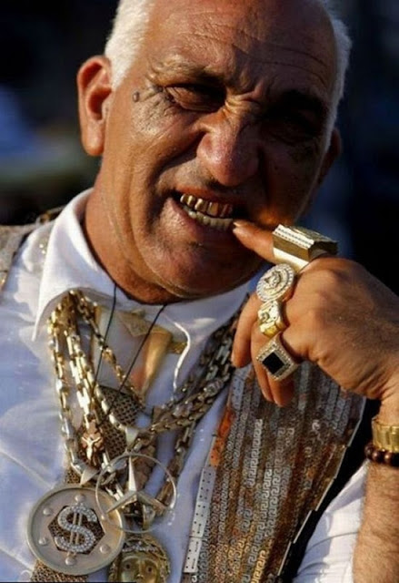 Και όμως οι Αθίγγανοι δεν ζουν μέσα στη φτώχεια! Δείτε τους Βασιλιάδες των Αθίγγανων [φωτο] - Φωτογραφία 2