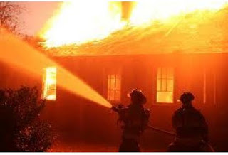 Πάτρα: Φωτιά σε μονοκατοικία από ξυλόσομπα - Καρδιοχτύπησαν οι ένοικοι - Φωτογραφία 1