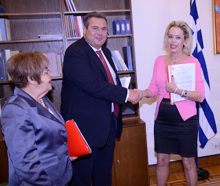 Συνάντηση του προέδρου των Ανεξάρτητων Ελλήνων Πάνου Καμμένου με την κα Ντόρα Κρητικοπούλου - Φωτογραφία 1
