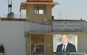 Πάτρα: Με περιπολικό στις φυλακές Αγίου Στεφάνου ο πρώην πρόεδρος του Επιμελητηρίου Αχαΐας K. Αντζουλάτος μετά την εντολή για προφυλάκισή του