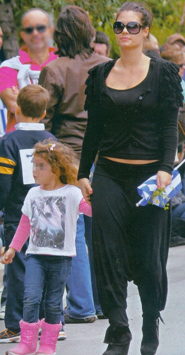 Μαρία Κορινθίου: Με την κόρη της στην παρέλαση! - Φωτογραφία 2