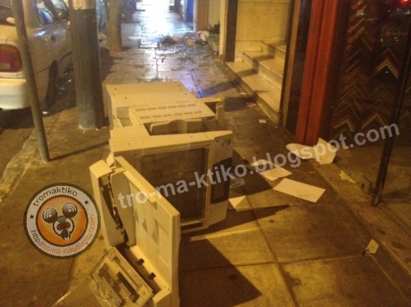 ΣΥΜΒΑΙΝΕΙ ΤΩΡΑ: Εξαγριωμένοι κάτοικοι του Αγ. Παντελεήμονα έσπασαν μαγαζί αλλοδαπού [φωτορεπορτάζ] - Φωτογραφία 4