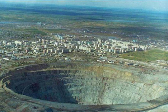 Δες το μεγαλύτερο αδαμαντορυχείο του κόσμου!!! (pics) - Φωτογραφία 3