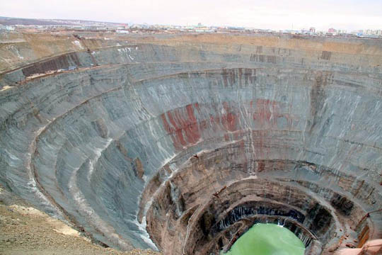 Δες το μεγαλύτερο αδαμαντορυχείο του κόσμου!!! (pics) - Φωτογραφία 4