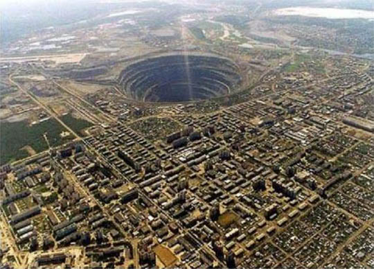 Δες το μεγαλύτερο αδαμαντορυχείο του κόσμου!!! (pics) - Φωτογραφία 5