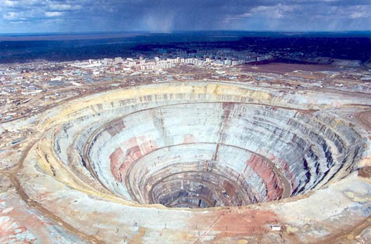 Δες το μεγαλύτερο αδαμαντορυχείο του κόσμου!!! (pics) - Φωτογραφία 7