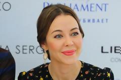 DIY: Το ρετρό μακιγιάζ της Ulyana Sergeenko (videos)
