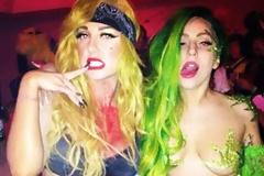 Η Lady Gaga... γδύνεται για το Halloween και προκαλεί και πάλι!