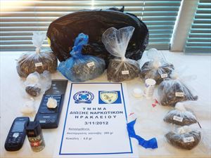 Ηράκλειο: Συλλήψεις για μεγάλη ποσότητα χασίς και κοκαΐνης - Φωτογραφία 1