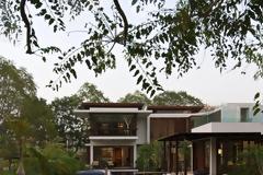 Courtyard House από τους Hiren Patel Architects