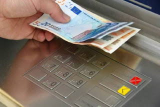 ΑΤΜ «μοίραζε» χαρτονομίσματα των 50 ευρώ - Φωτογραφία 1