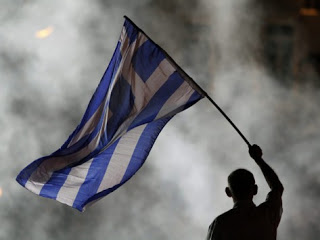 WSJ: Το τέλος της κρίσης για την Ελλάδα βρίσκεται μακριά - Φωτογραφία 1