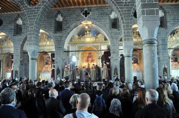 Τουρκία: Ηχησε μετά 97 χρόνια η καμπάνα της μεγαλύτερης αρμένικης εκκλησίας Βρίσκεται στην επαρχία του Ντιγιάρμπακιρ - Φωτογραφία 1