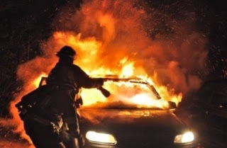 Πάτρα: Λαμπάδιασε αυτοκίνητο στα Βραχναίικα - Δεύτερο περιστατικό σε δυο 24ωρα - Φωτογραφία 1