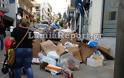Έκλεισαν τα πεζοδρόμια από τα σκουπίδια στη Λαμία! - Φωτογραφία 1