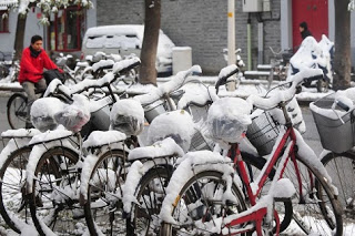Μας λένε ότι η χειραγώγηση του καιρού δεν είναι δυνατή σωστά;...Λάθος!!! Τεχνητή χιονοθύελλα φέρνει το χάος στο Πεκίνο - Φωτογραφία 1