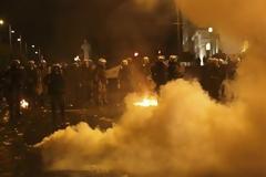 Τον γύρο του κόσμου κάνουν οι εικόνες από τα επεισόδια στο Σϋνταγμα [photos+video]