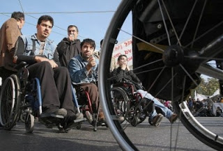 Εξαιρέθηκαν οι ανάπηροι από τις μειώσεις συντάξεων - Φωτογραφία 1