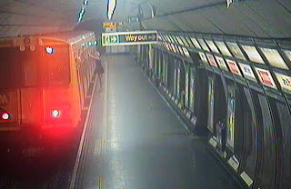 Σοκαριστικό δυστύχημα σε μετρό της Αγγλίας! 16χρονη έπεσε ανάμεσα στο τρένο και την αποβάθρα... - Φωτογραφία 1