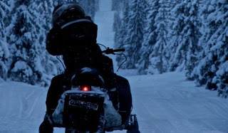 Απίθανη βόλτα σε χιονισμένο δρόμο με snowmobile - Φωτογραφία 1
