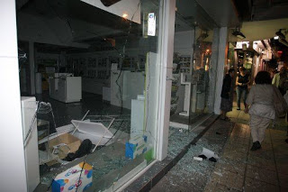 Επεισοδιακή η πορεία στο Ηράκλειο με ζημιές σε καταστήματα - Φωτογραφία 1