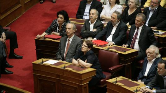 Πύρρειος νίκη της κυβέρνησης: Πέρασε με οριακή πλειοψηφία το Μνημόνιο ΙΙΙ - Φωτογραφία 2