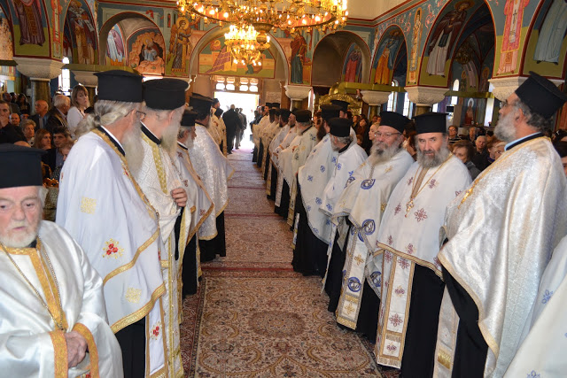 Ο ΣΤΡΑΤΟΣ  ΑΠΟΧΑΙΡΕΤΗΣΕ ΤΟΝ ΙΕΡΑΡΧΗ ΤΗΣ ΡΟΔΟΠΗΣ  ΤΙΜΩΝΤΑΣ ΤΟΝ ΜΕ ΚΑΘΟΛΙΚΗ ΠΑΡΟΥΣΙΑ ΚΑΙ ΜΙΚΤΟ ΑΓΗΜΑ - Φωτογραφία 9