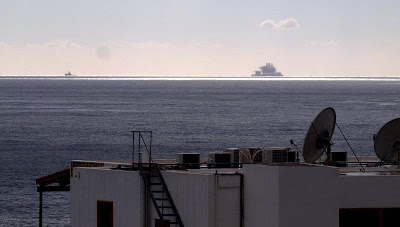 Μία πλατφόρμα άντλησης πετρελαίου ανοιχτά της Χώρας Σφακίων - Φωτογραφία 2