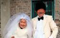101 ετών ο γαμπρός, 103 η νύφη!