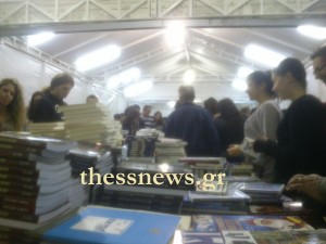 Εκατοντάδες οι επισκέπτες στο Παζάρι Βιβλίου - Φωτογραφία 3