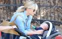 Πρώτες φωτογραφίες της Reese Witherspoon με το μωρό της - Φωτογραφία 2