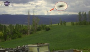 Πληθαίνουν τα UFO, λιγοστεύουν τα αγρογλυφικά - Φωτογραφία 5
