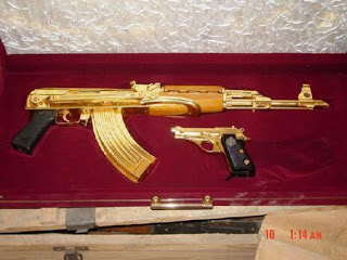 ΣΑΝΤΑΜ ΧΟΥΣΕΪΝ  Δείτε τη συλλογή του από όπλα φτιαγμένα από ατόφιο χρυσάφι! - Φωτογραφία 2