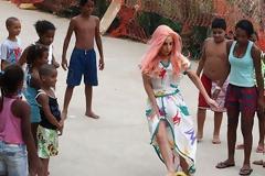 LADY GAGA  Σκόραρε στις καρδιές των Βραζιλιάνων