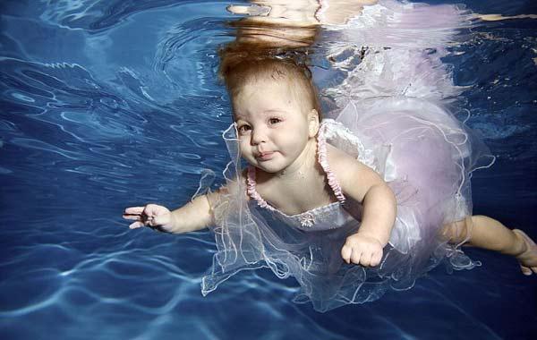 Αξιολάτρευτα μωρά φωτογραφίζονται… υποβρυχίως! - Φωτογραφία 2