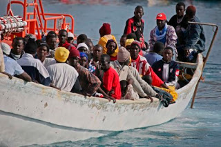 Οι αρχές της Μάλτας βοήθησαν ένα αλιευτικό σκάφος με 250 μετανάστες - Φωτογραφία 1