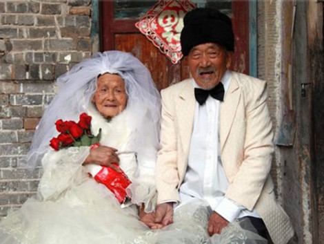Ο γαμπρός ετών 101, η νύφη ετών 103 - Φωτογραφία 1