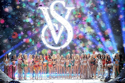 Εντυπωσιακή και σέξι η φετινή επίδειξη εσωρούχων της Victoria's Secret - Φωτογραφία 18