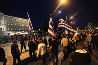 Εκτός νόμου τη Χρυσή Αυγή θέλει το 67,5% των Ελλήνων, σύμφωνα με έρευνα - Φωτογραφία 1