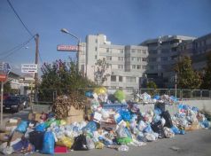 Σε κλοιό σκουπιδιών και δυσοσμίας η πόλη των Τρικάλων - Φωτογραφία 1