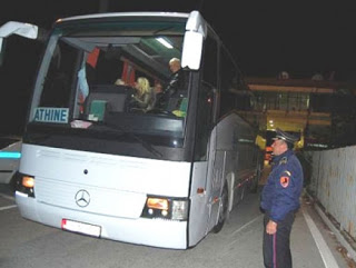 Οδηγός αλβανικού λεωφορείου που μετέφερε ναρκωτικά στην Ελλάδα ξέφυγε μέσα απ' τα χέρια των αστυνομικών - Φωτογραφία 1
